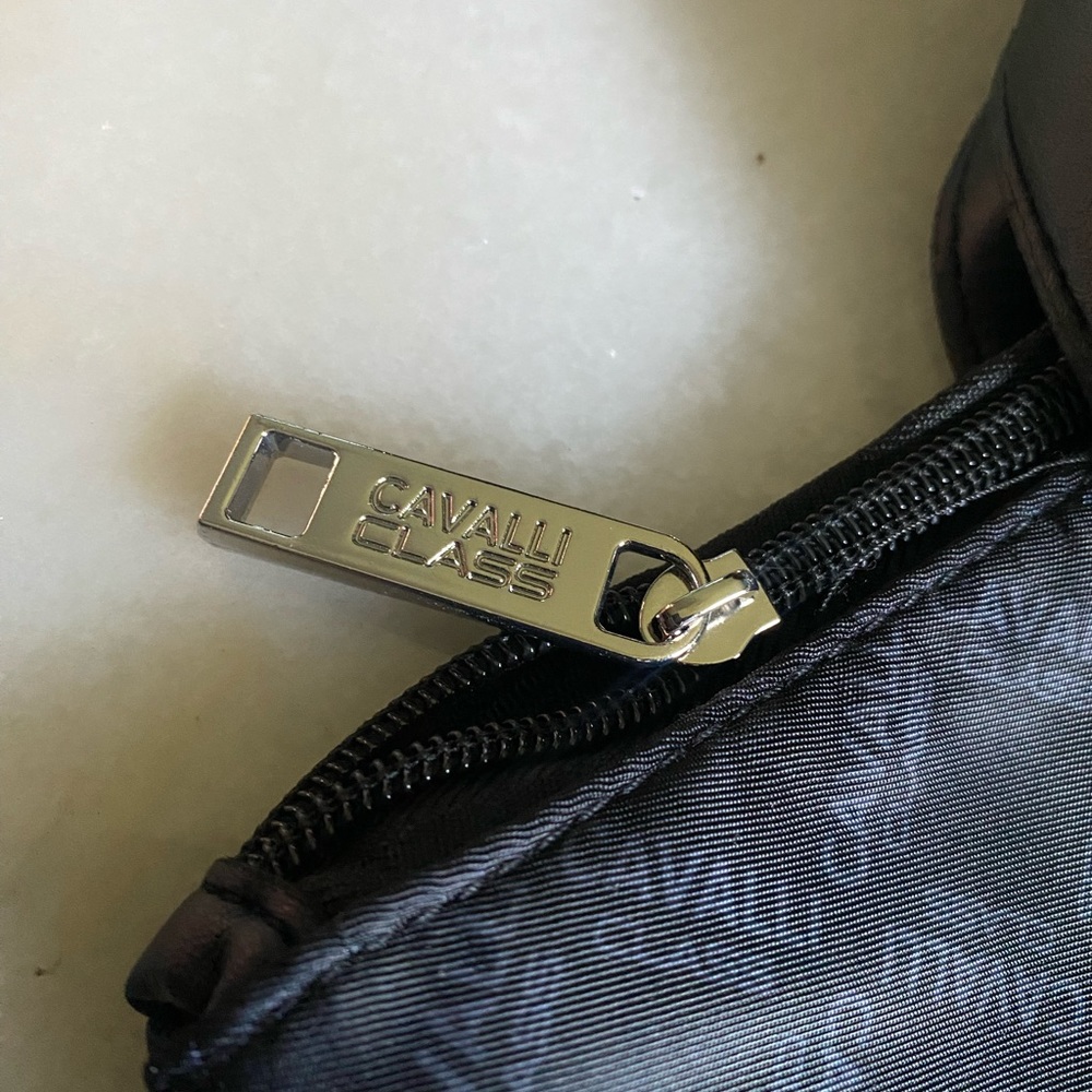 NWT Roberto Cavalli’s ‘Cavalli Class’ Tote Bag - Picture 8 of 9